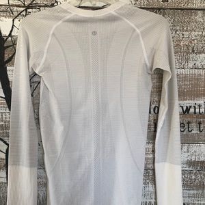 lululemon athletica Tops - Lululemon Swiftly Tech Long Sleeve Crew lululemon athletica Tops - Lululemon Swiftly Tech Long Sleeve Crew